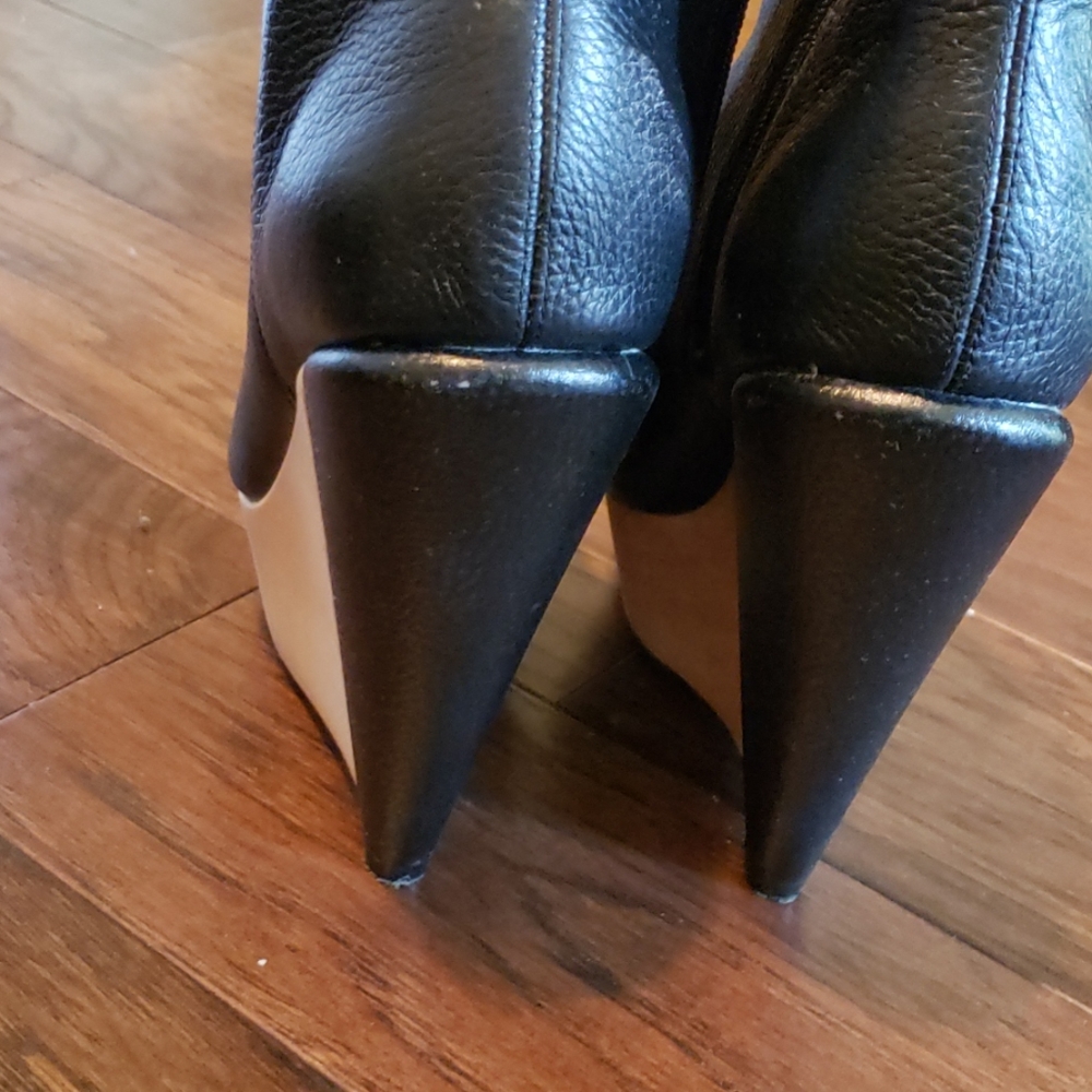 Shoes - Picture 4 of 4